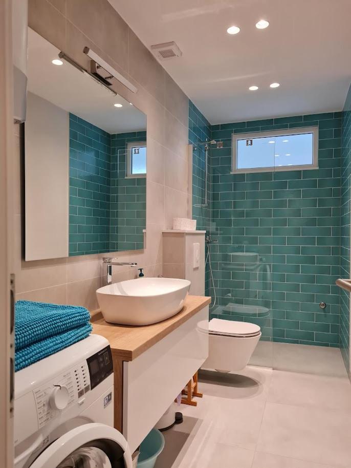 Beachfront Comfort Apartments Sinajko Podgora Εξωτερικό φωτογραφία