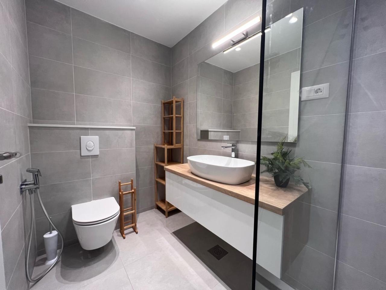 Beachfront Comfort Apartments Sinajko Podgora Εξωτερικό φωτογραφία